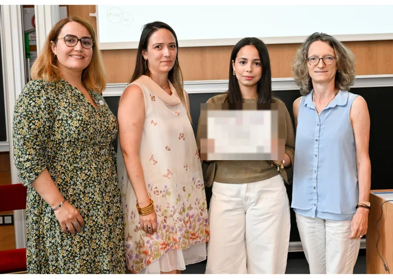Remise du certificat de bourse à une lauréate de la promotion PIPELINE 2026, entourée de l'équipe STEM4ALL et des partenaires